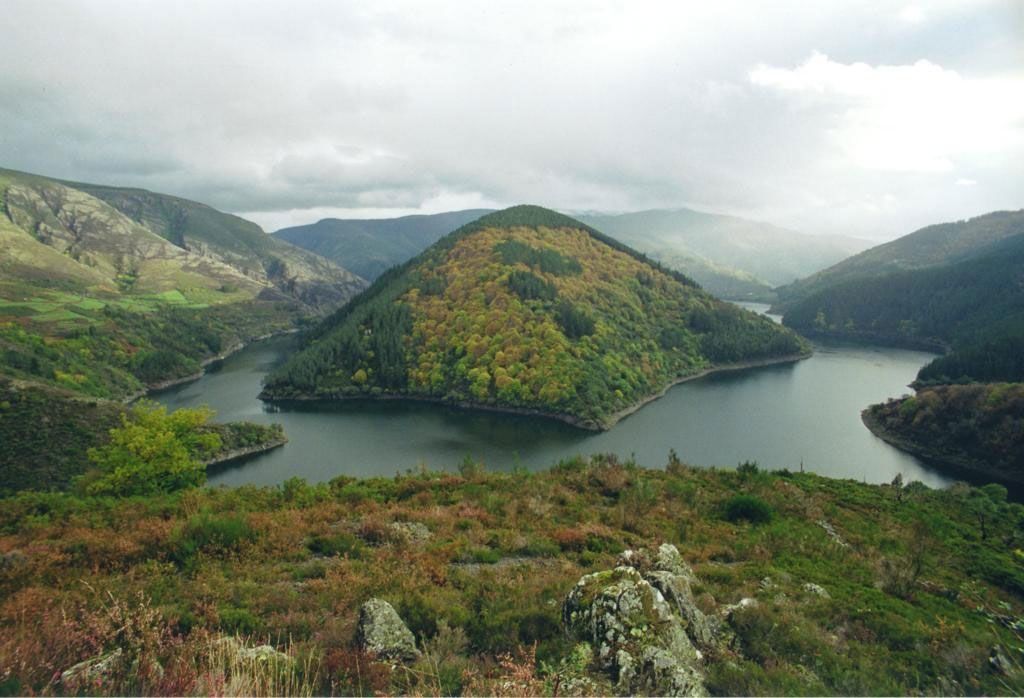 Presa y embalse de Salime de SALTOS DEL NAVIA en OVIEDO