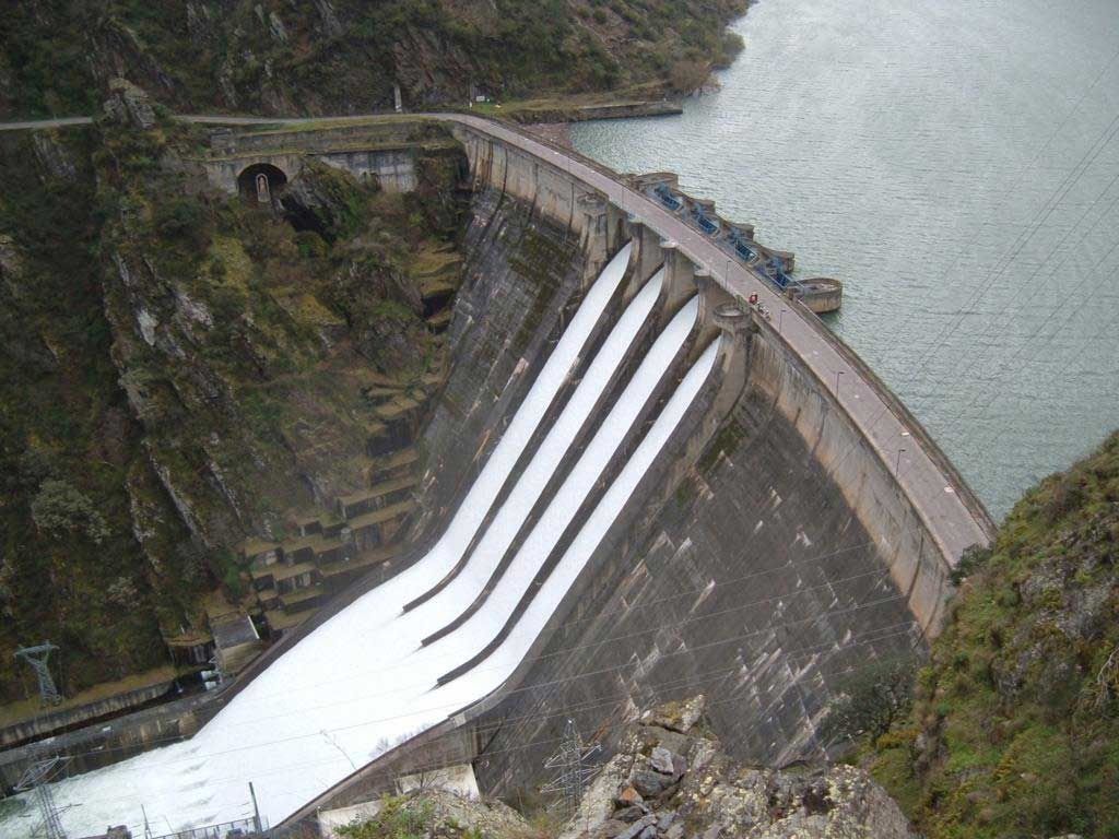 Presa y embalse Salime NAVIA