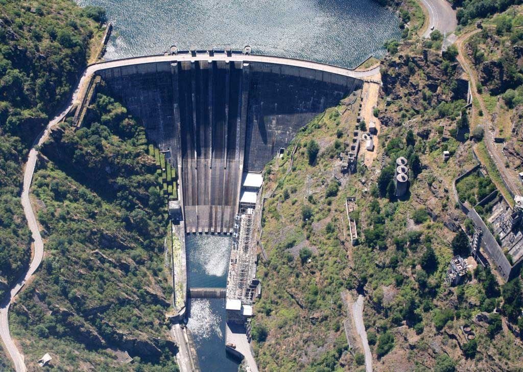 Presa y embalse de SALTOS NAVIA