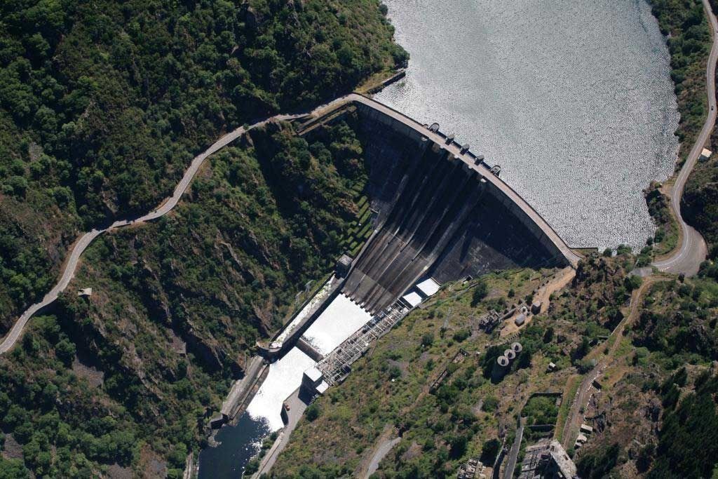 Presa y embalse de Salime