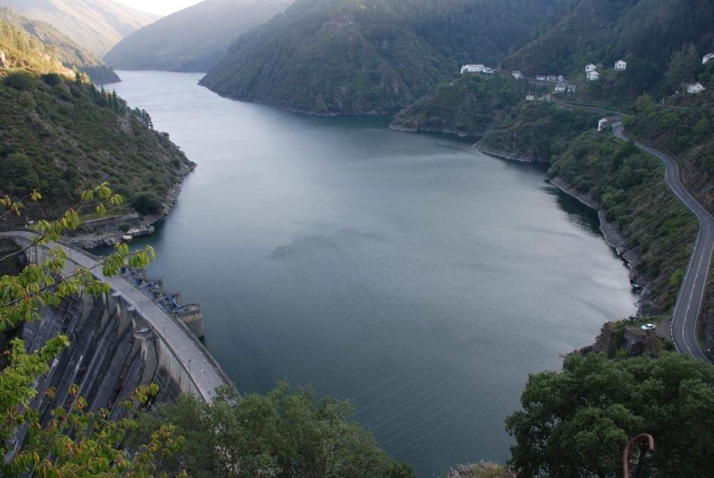 Presa y embalse de NAVIA