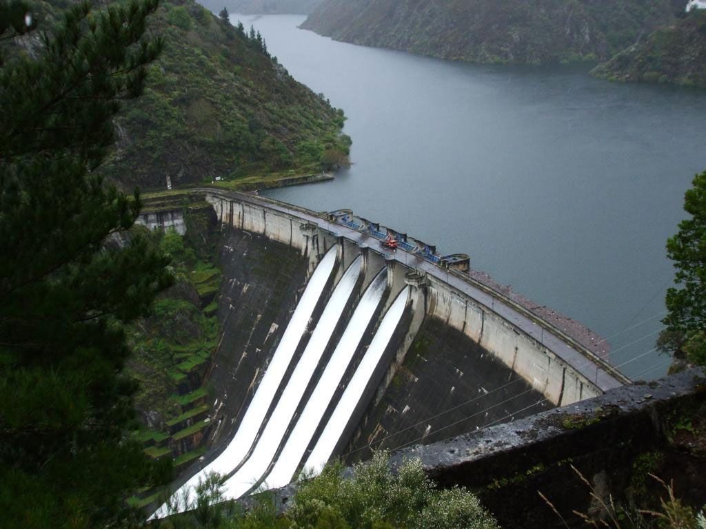 Presa y embalse de Salime SALTOS NAVIA