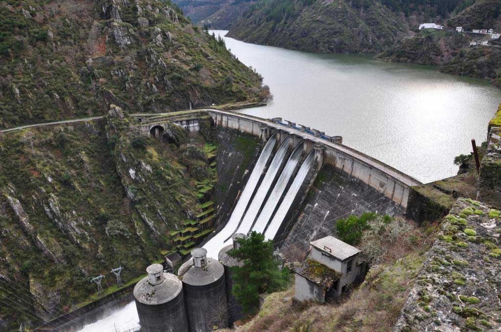 Presa y embalse de Salime de SALTOS DEL NAVIA